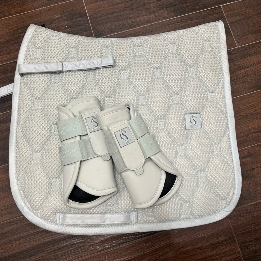 Eskadron Mesh Saddle Pad and Boot Set